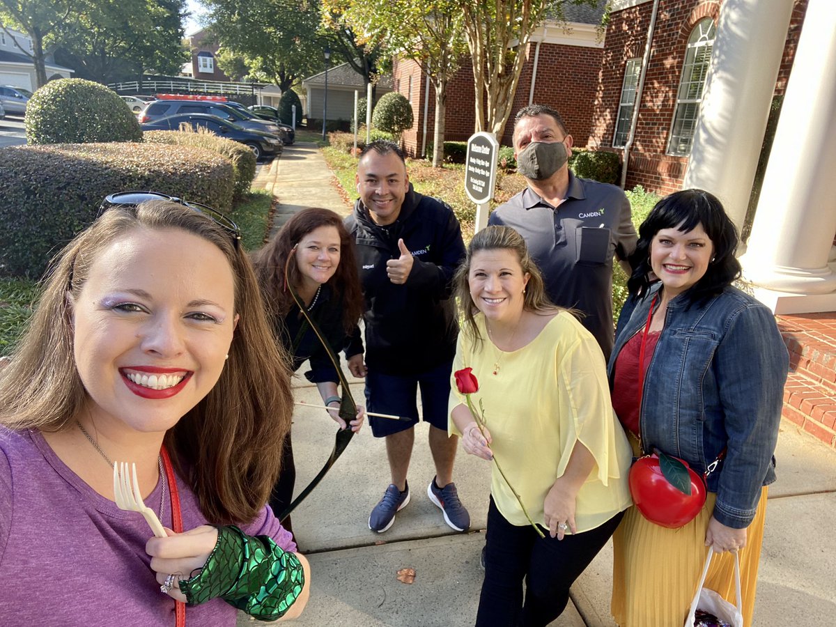 amuddy703's tweet photo. Candy deliveries from the Disney princesses Ariel, Snow White, Merida, and Bell in CLT #Camdenhappy @stegall_tracy @kacielou25 @BollingCarrie https://t.co/s9pY72hMUj