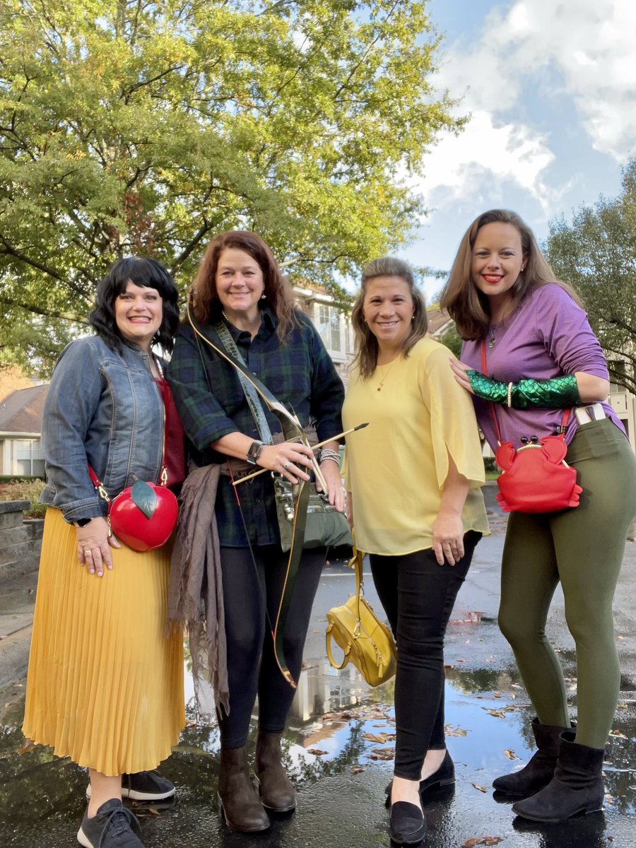 amuddy703's tweet photo. Candy deliveries from the Disney princesses Ariel, Snow White, Merida, and Bell in CLT #Camdenhappy @stegall_tracy @kacielou25 @BollingCarrie https://t.co/s9pY72hMUj