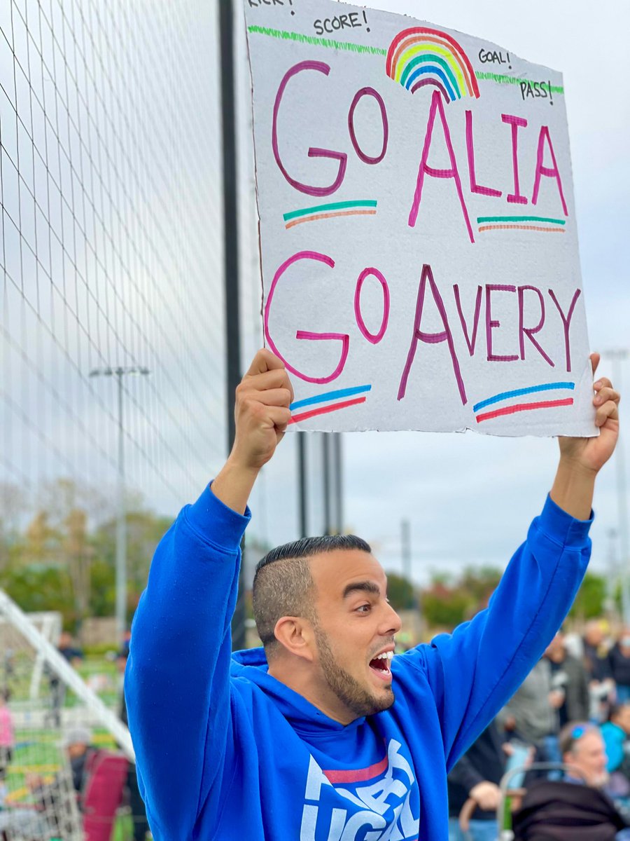 TjAmarante's tweet photo. Out here for an 8am kickoff supporting the Under 5 Rainbow Dragons! #SuperFan #SupportersSection
Can’t take me nowhere!!! https://t.co/YKIAPXuKHS