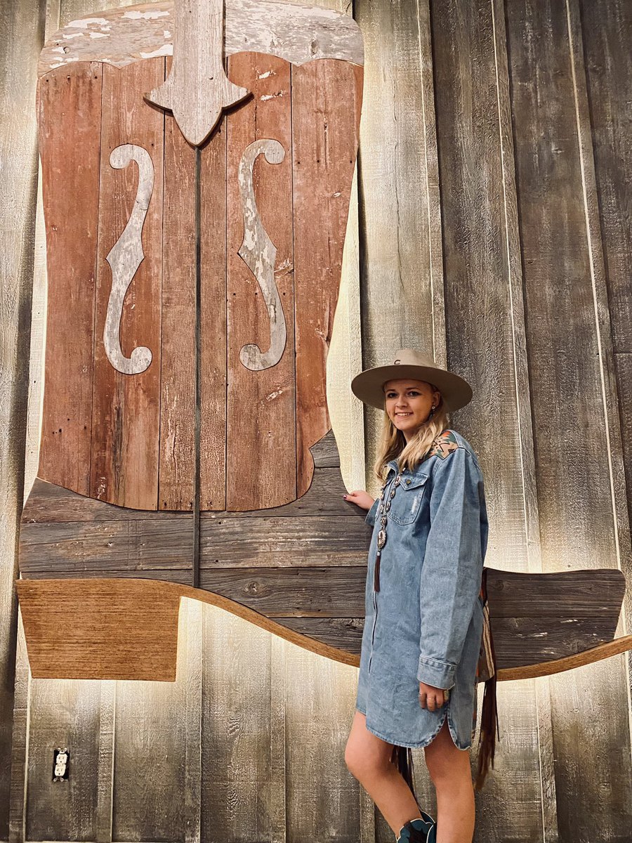 Hopebrewer13's tweet photo. 🐮🤠🎸FORT WORTH 🎸🤠🐮 https://t.co/itN4ErQEYc