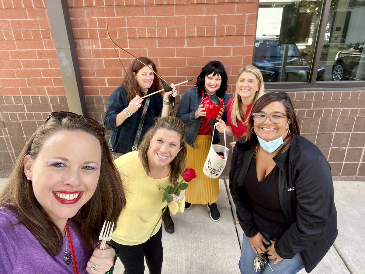 amuddy703's tweet photo. Dropping off candy and laughs in Charlotte yesterday 🧡@stegall_tracy @kacielou25 @BollingCarrie #CamdenFun https://t.co/rge4JA7uIT
