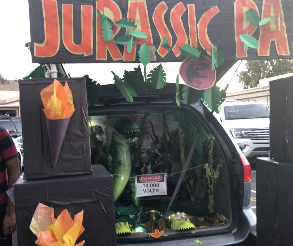 JackieLongo7's tweet photo. @RedOakRattlers - The decorated cars were amazing and everyone had a great time at the movie following trunk-or-treating. It was wonderful to see families and staff together. Thank you to our wonderful PFA and everyone who made this event happen. #TeamOPUSD #OPshares https://t.co/8yVT7MzZSQ