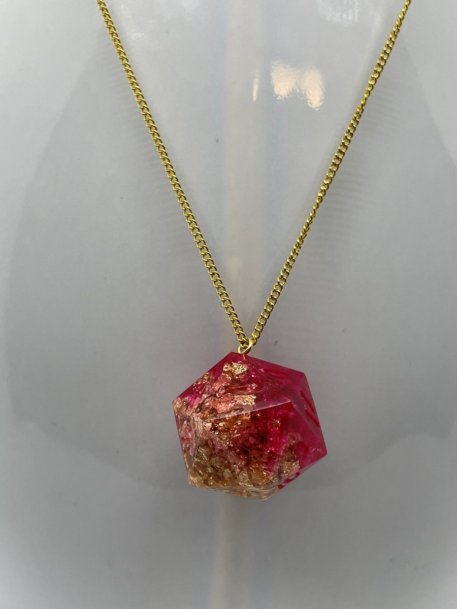 bardiceinspo's tweet image. Hey friends! Not to be *that person*, but I’ve put all the jewelry I still have in stock up in my shop because my SIL Rachel, who made them with me, is having her baby next week and then they could use the extra cash rn.
There’s some gorgeous stuff!