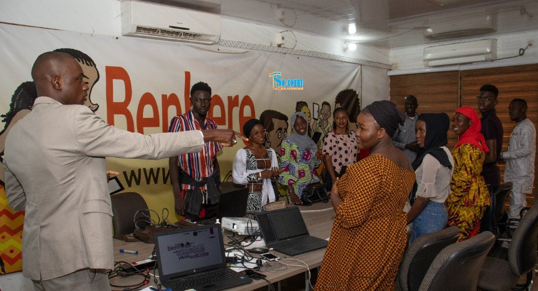 IssaOngoba2's tweet photo. La sensibilisation sur le dépistage précoce et l’autopalpation sont les meilleurs moyens de  prévention et de lutte contre le cancer du sein.

@Doniblogmali @MSDS_Mali
#MesChoixMesDroits #OctobreRose2021 #Benbere #ZeroCS https://t.co/MuST96Cnw0