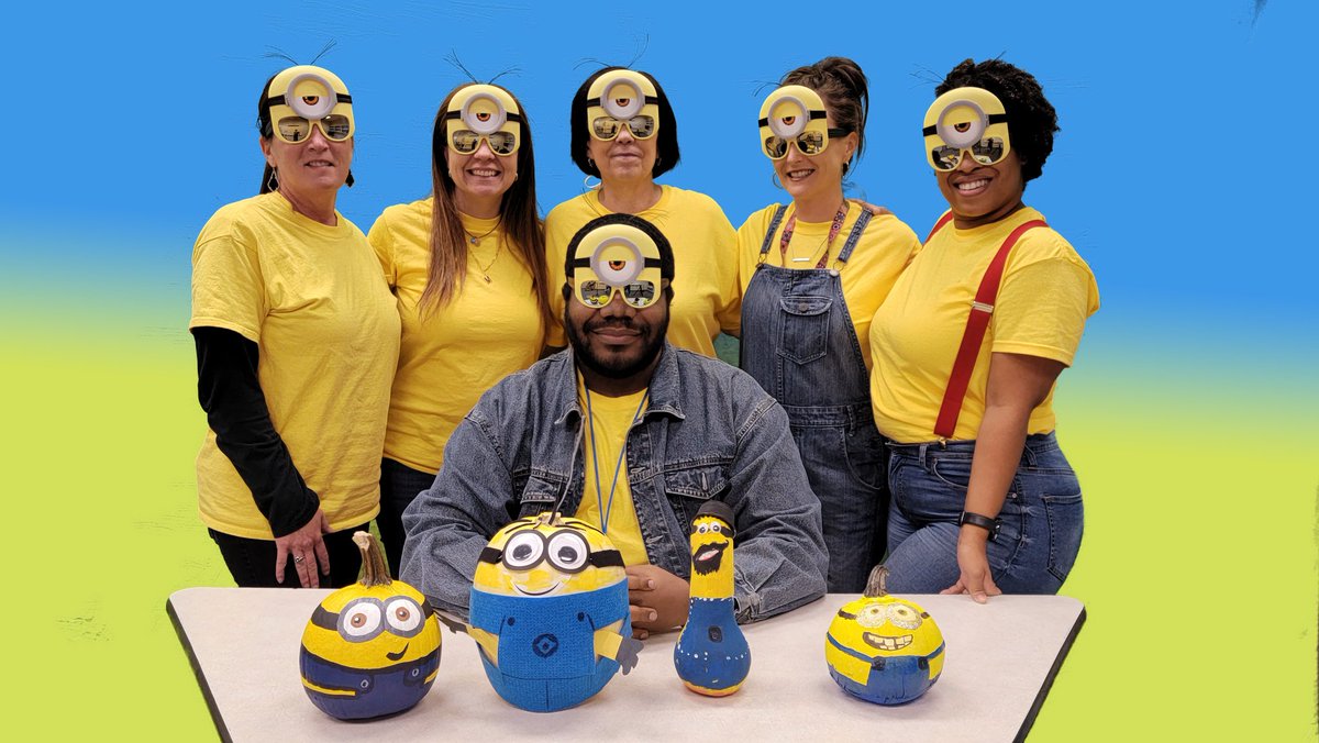 TechEXL's tweet photo. Every now and then, I play along. I do it for my team! @hemmertime22 @MariOESLRees @LAschuldt @CJonesReesStar @MsLDMac @ReesStars #ReesRocks https://t.co/wpervW4bG5