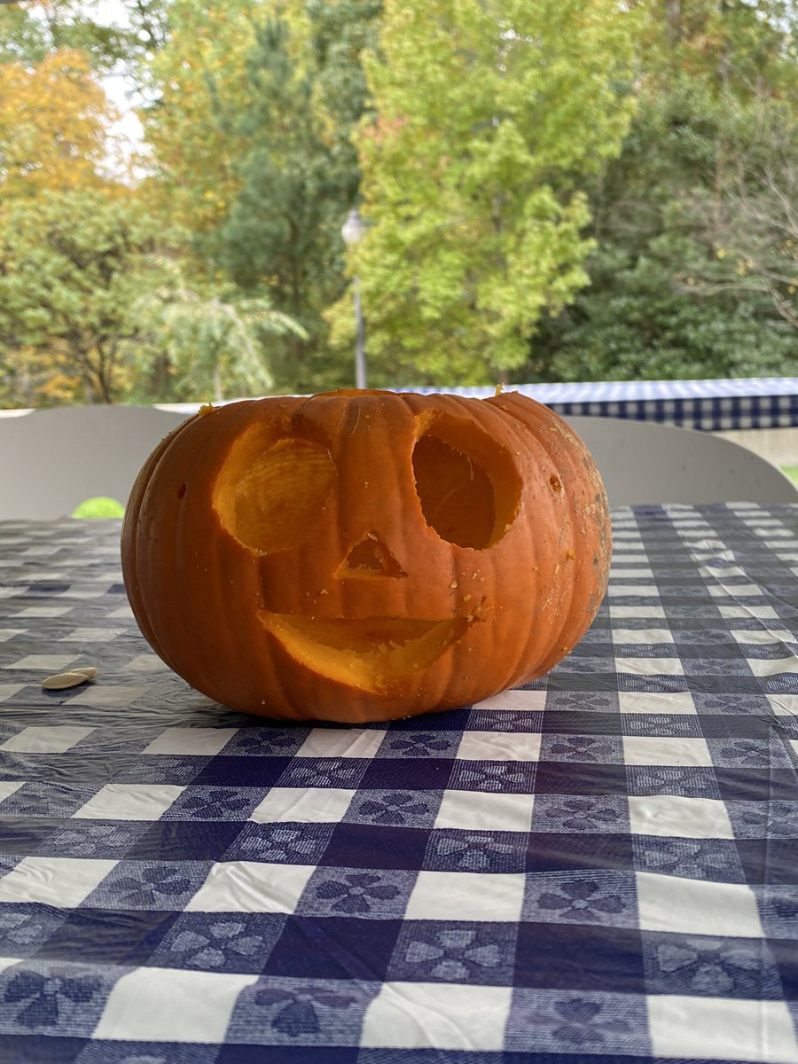 MrunmayeePadhy1's tweet photo. Don’t like scaring ppl out! So spread a smile! My pumpkin seems to be quite happy!!🎃😂 https://t.co/8ue9QKUm2y