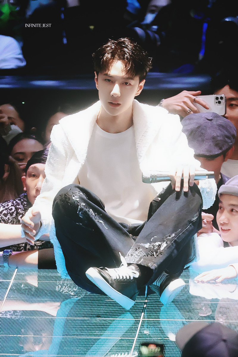 2amWangYibo's tweet photo. Wonderful look! 

ชุดใหม่หล่อสว่างออร่าสุดๆ
WANG YIBO AT SDC4 FINAL #CaptainYiboSDC4Final #WangYibo #StreetDanceofChinaS4 https://t.co/gmKf2Cr2SD