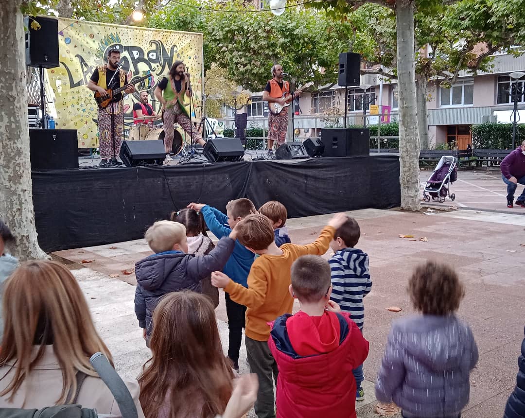 💥 #Tàrrega continuem amb els actes del #Correllengua2021, organitzats per <a href="/AgentaTarrega/">AgEnTa</a> amb el suport de @CulturaTarrega

➡️ Aquesta tarda amb un espectacle d'Els Salats

ℹ️ Demà al migdia és previst l'acte central d'aquesta

📲 culturatarrega.cat