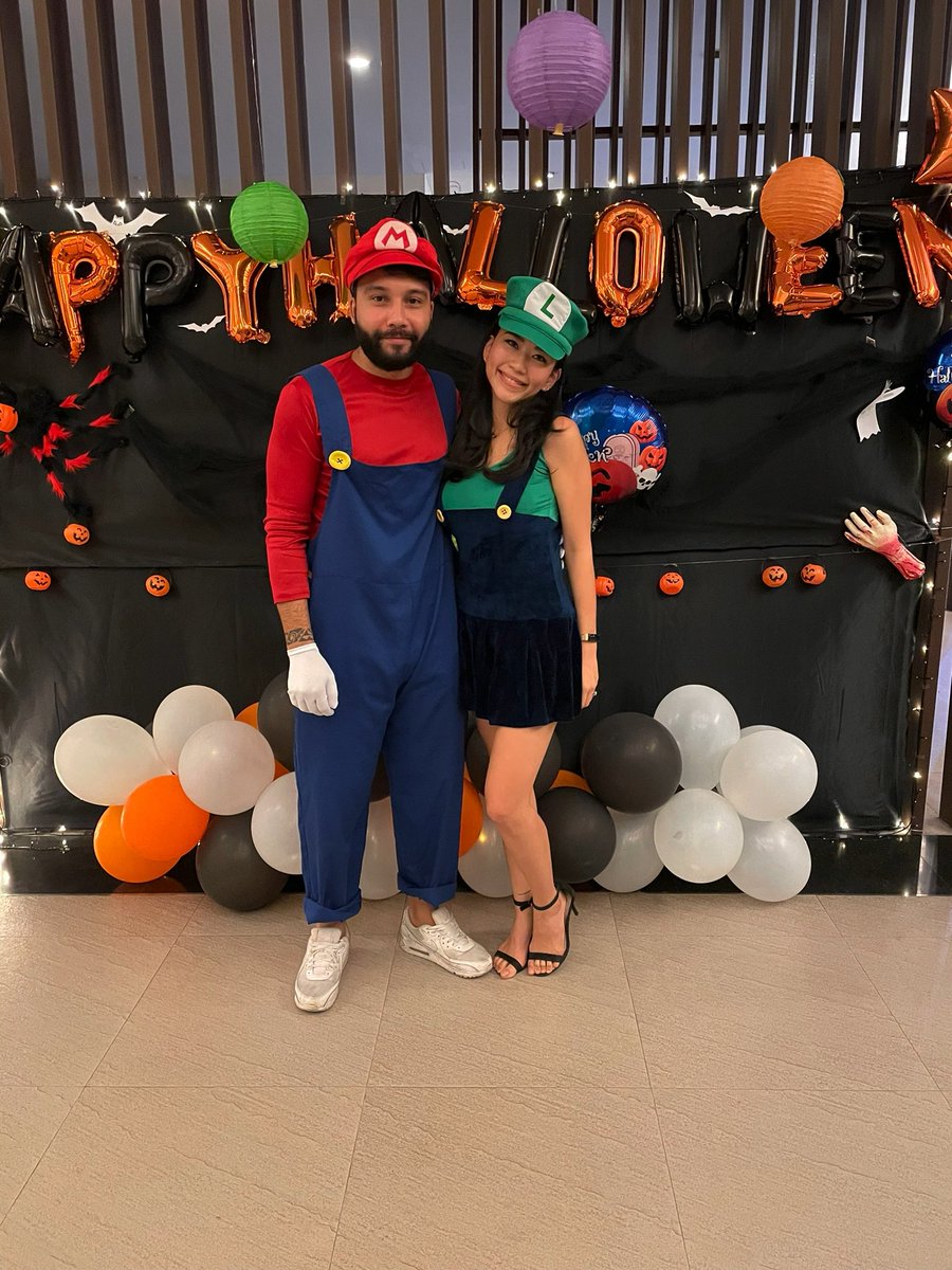 AxieSalmon's tweet photo. Halloween gaming mood always!
#halloween2021 
@AxieSalmon 
@AxieInfinity https://t.co/xN0Gd0pC4Z