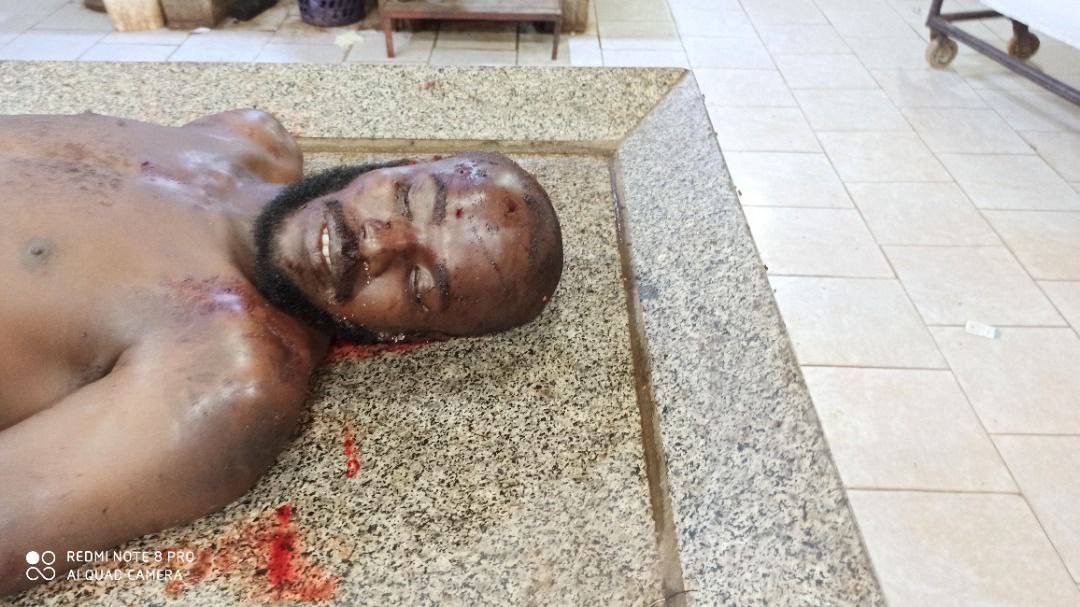 3bdulra7maaan's tweet photo. قامت الشرطة الانقلابية في السودان بالتصريح في بيان رسمي للقنوات الإعلامية أنها لم تقم باستخدام الرصاص الحي في قتل وتفريق المتظاهرين السلميين اليوم , وهذه بعض من صور العنف الذي تم في قمع المواكب السلمية اليوم بأحياء ومدن السودان المختلفة في #مليونية30اكتوبر. https://t.co/htiq8LsRfl