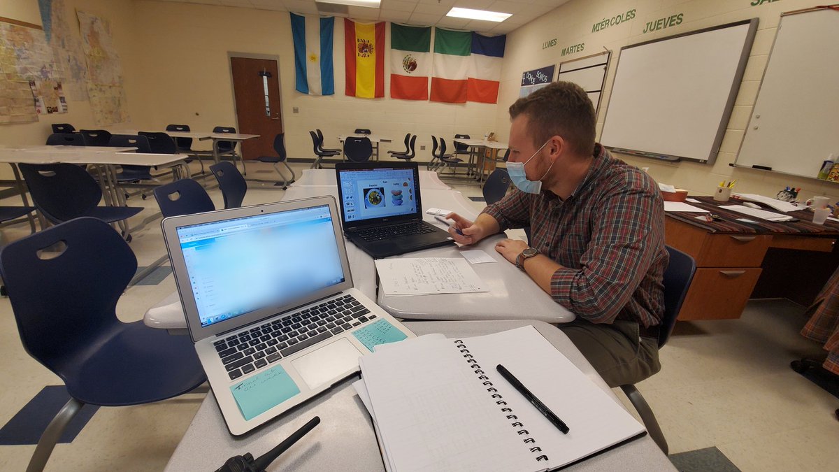 ARichardsonCCS's tweet photo. Busy week at @hickoryridgemid , I presented 21st century apps (@PlayBlooket, @JamboardM, &amp; @plickers) @ the BT meeting, planned a lesson w/ our Spanish teacher &amp; met w/ guidance counselors about an upcoming parent workshop. 

#PrincipalIntern #adminINtraining #MiddleSchool https://t.co/Z9ES7unrWf