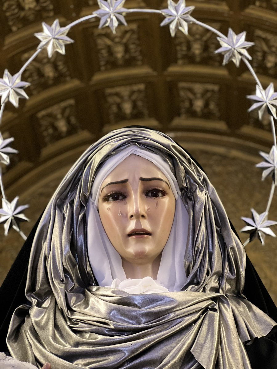 Nuestra Señora de la Esperanza ya se encuentra ataviada para este mes de Noviembre.

#visitaEsperanza #comparte #oremos 
#tiempoDeEsperanza 

#Descendimiento #Piedad #Esperanza