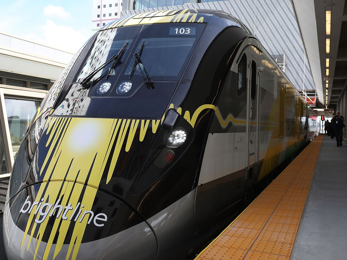 SunSentinel's tweet photo. Brightline lines up Teslas, shuttles and buses to make your commute even easier https://t.co/JP4hbH8MlN https://t.co/X3hRydsR6y