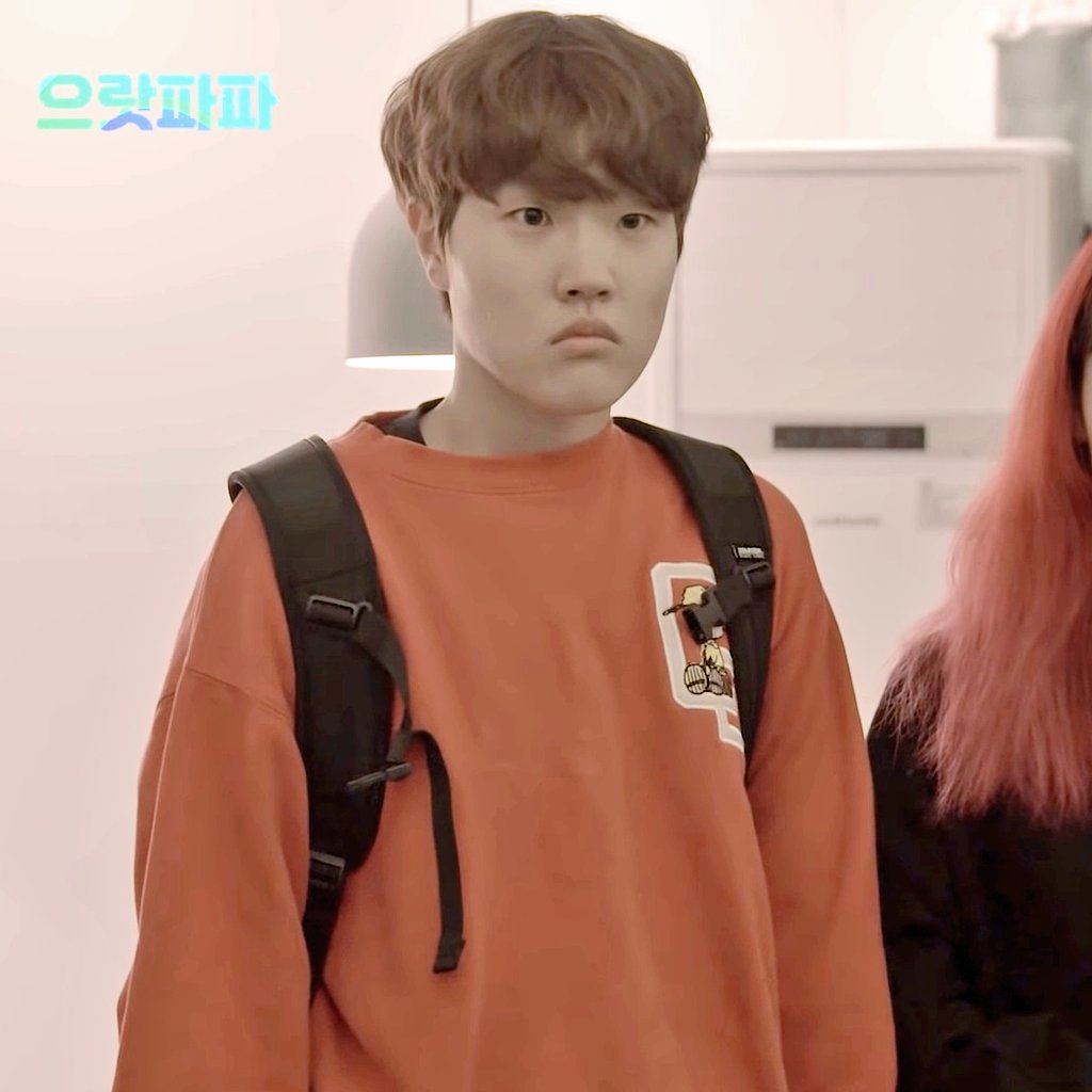 여러분들.. 이영애 김혜준이 나오는 갓드라마 <구경이>(JTBC 토일 10시 반)에 최고의 퀴어시트콤 <으랏파파> 주인공이자 청이의 스타 💞강다현💞배우...