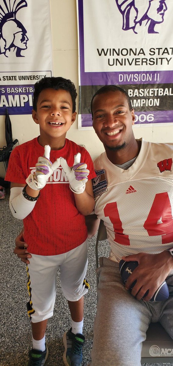 FlowersJonte's tweet photo. Annual Wisc vs Iowa 🏈 battle in our household today! Kellen is on my side, go Badgers! #Badgers #football #familyfuntime https://t.co/GNNBB6MHUP