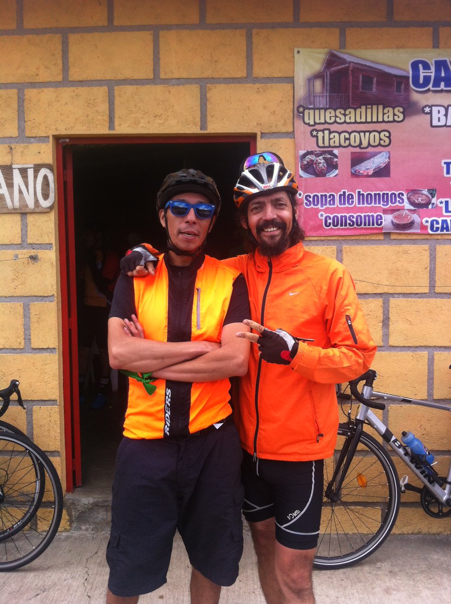 BicitlanRadio's tweet photo. Desde hace una semana Zopi, conductor de @BicitlanRadio, por @Reactor105, se encuentra hospitalizado tras haber sido diagnosticado de leucemia. Desde este espacio radiofónico que creó hace una década, le mandamos vibras sanadoras para que su mensaje continúe muchos años más. 🚲❤️ https://t.co/Y6pJoOw8T4