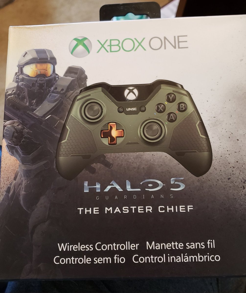 Kitty_Haz_Claws's tweet photo. Looking to sell a new in box Xbox one #Halo5 #TheMasterChief controller. It's new in box still sealed. Make me an offer. https://t.co/f0CYFfoqAs