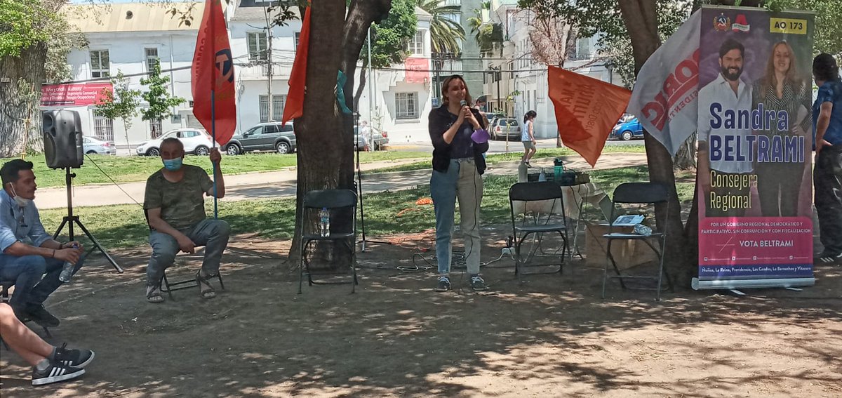 AhumadaCTC's tweet photo. Invitad@s x @luisibacache_, Concejal de #Providencia, participamos junto a la Constituyente @ValeMirandaCC y @SandraBeltrami en un conversatorio en el Pque Bustamante. Conocimos actualidad de proc constituyente, coincidiendo en necesidad de participar y defenderlo #ManuelAhumada https://t.co/iFZW32Gbto