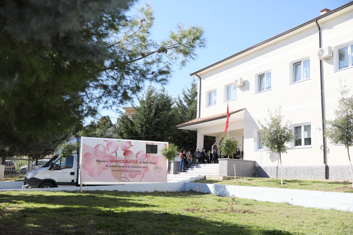 GManastirliu's tweet photo. Me Kryeministrin Edi Rama në qendrën e rindërtuar në #Belsh, pjesë e programit të #300QendraShëndetësore, të cilin do ta shtrijmë më tej me #buxhetin2022 ✅
Në çdo qendër shëndetësore kemi garantuar paketën e plotë të kujdesit parësor dhe💉vaksinat e gripit & anticovid #falas. https://t.co/YKHPNx16Tg