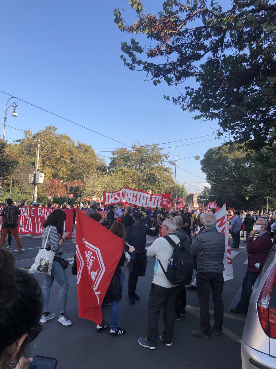 L_Portoghese's tweet photo. G20, corteo a Testaccio #G20roma #COP26 #G20 #G20RomeSummit https://t.co/dmu9OcxXoH