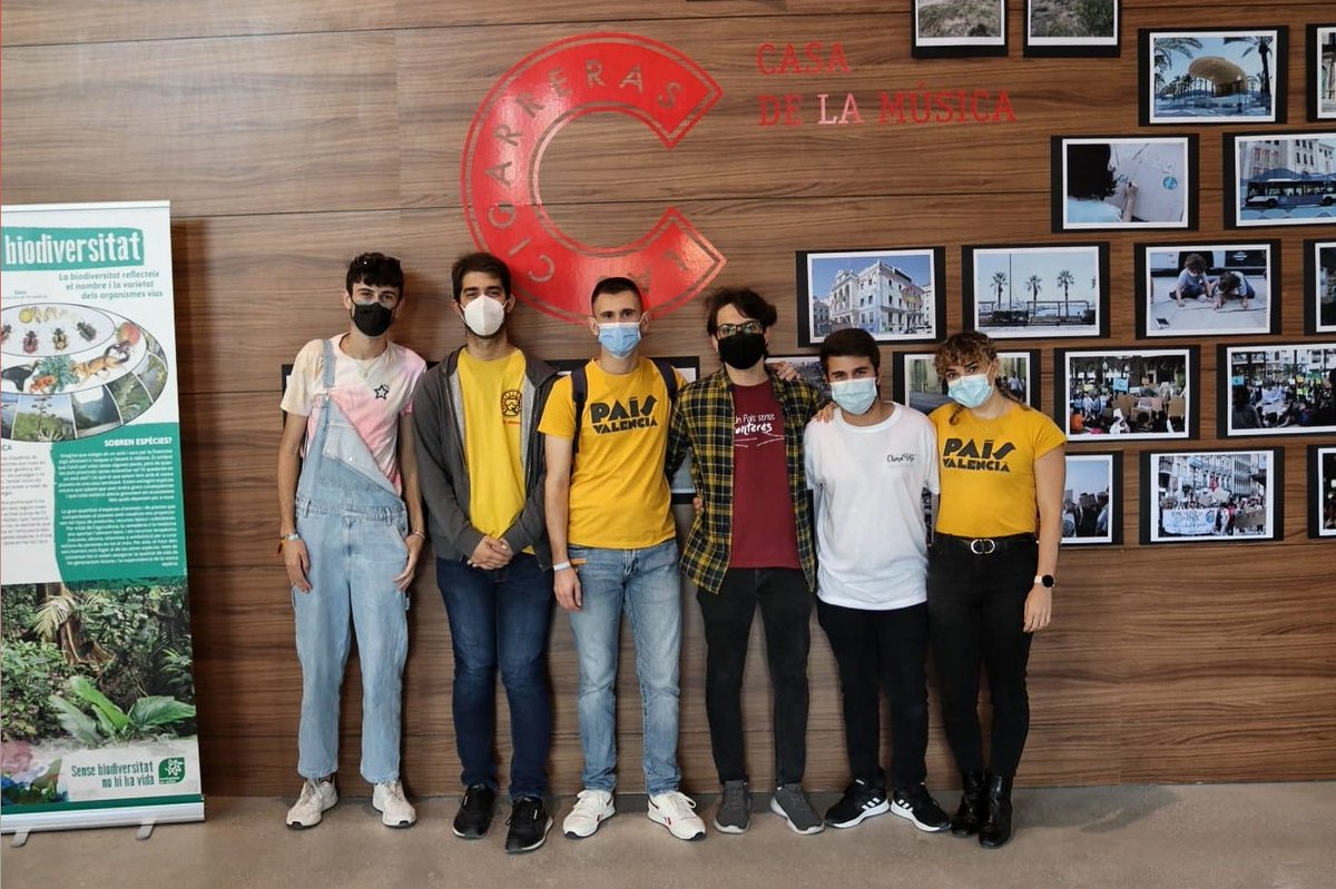 JovesPVALC's tweet photo. 🌱✨ El passat cap de setmana vam visitar la primera edició del #ClimaFest d'Alacant al Centre Cultural las Cigarreras impulsat per @fridaysforfuture_alc @ClimaFest

🍃 «Un oasi per a reivindicar la naturalesa i enfrontar-nos a l'emergència climàtica.» https://t.co/qyiFriUZMm