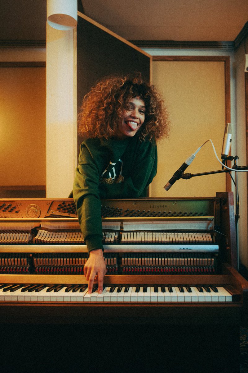 Izzy Bizu tweet media