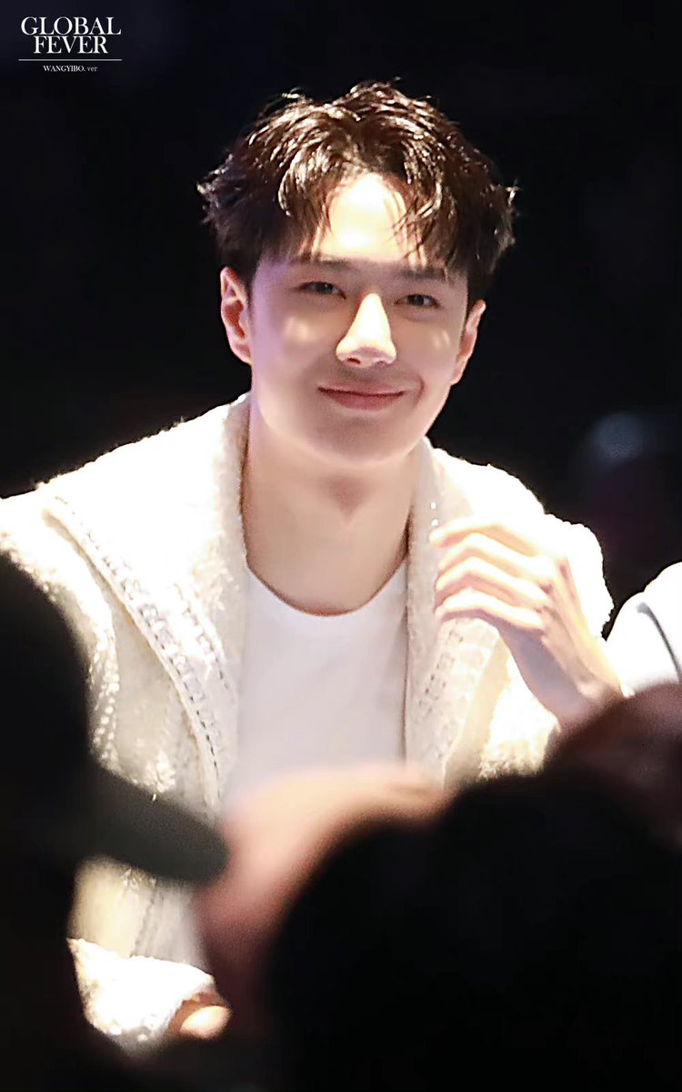 702universe2's tweet photo. อาการคล้ายๆ “ตกหลุมรัก” https://t.co/EJbB0uI5L2