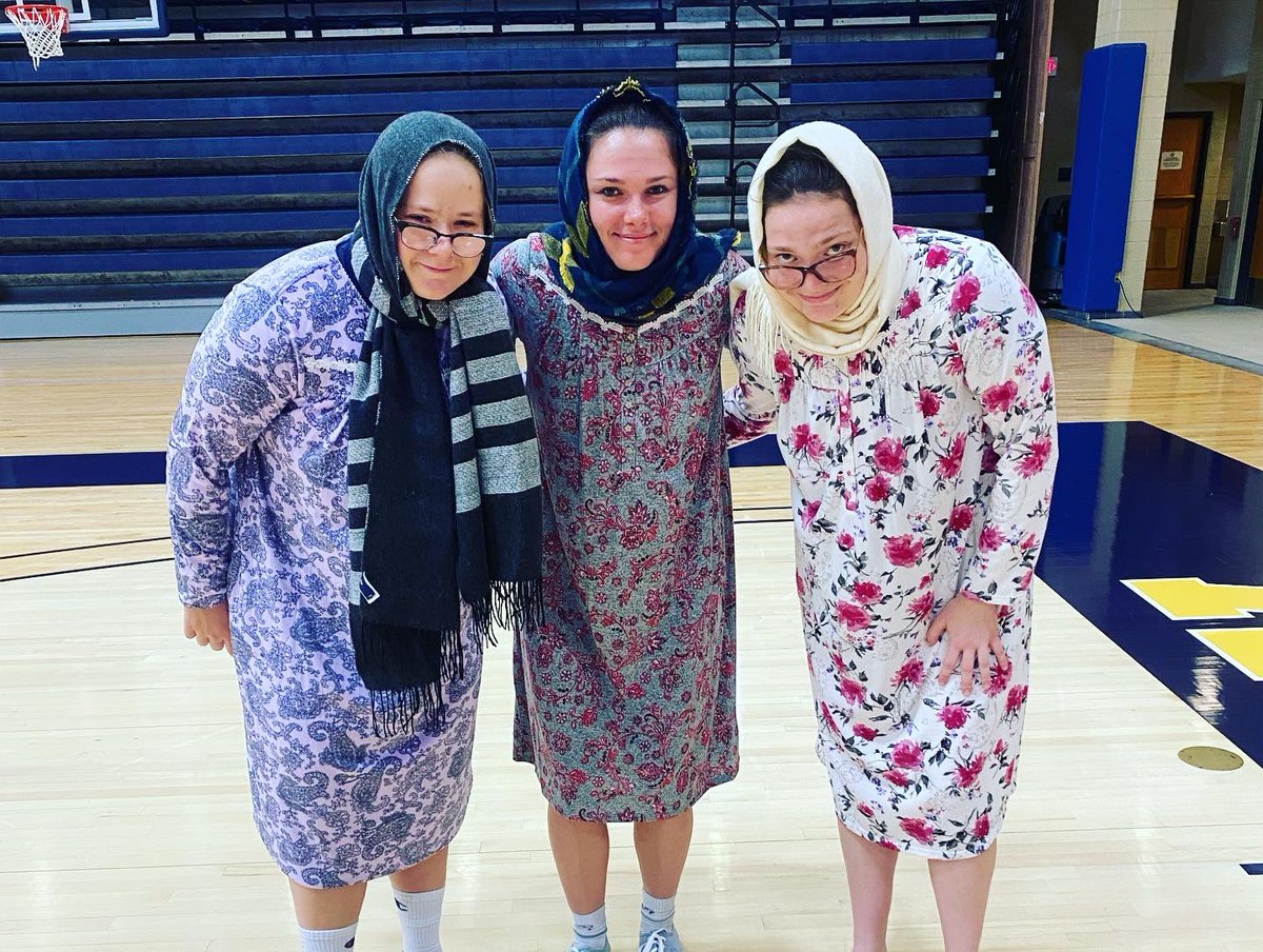 AlleghenyWBB's tweet photo. Everyone looked great!!! Shoutout to the senior class for being voted “best dressed.” 👵🏼 (our grannies still have game) https://t.co/tnx3mlSCUI