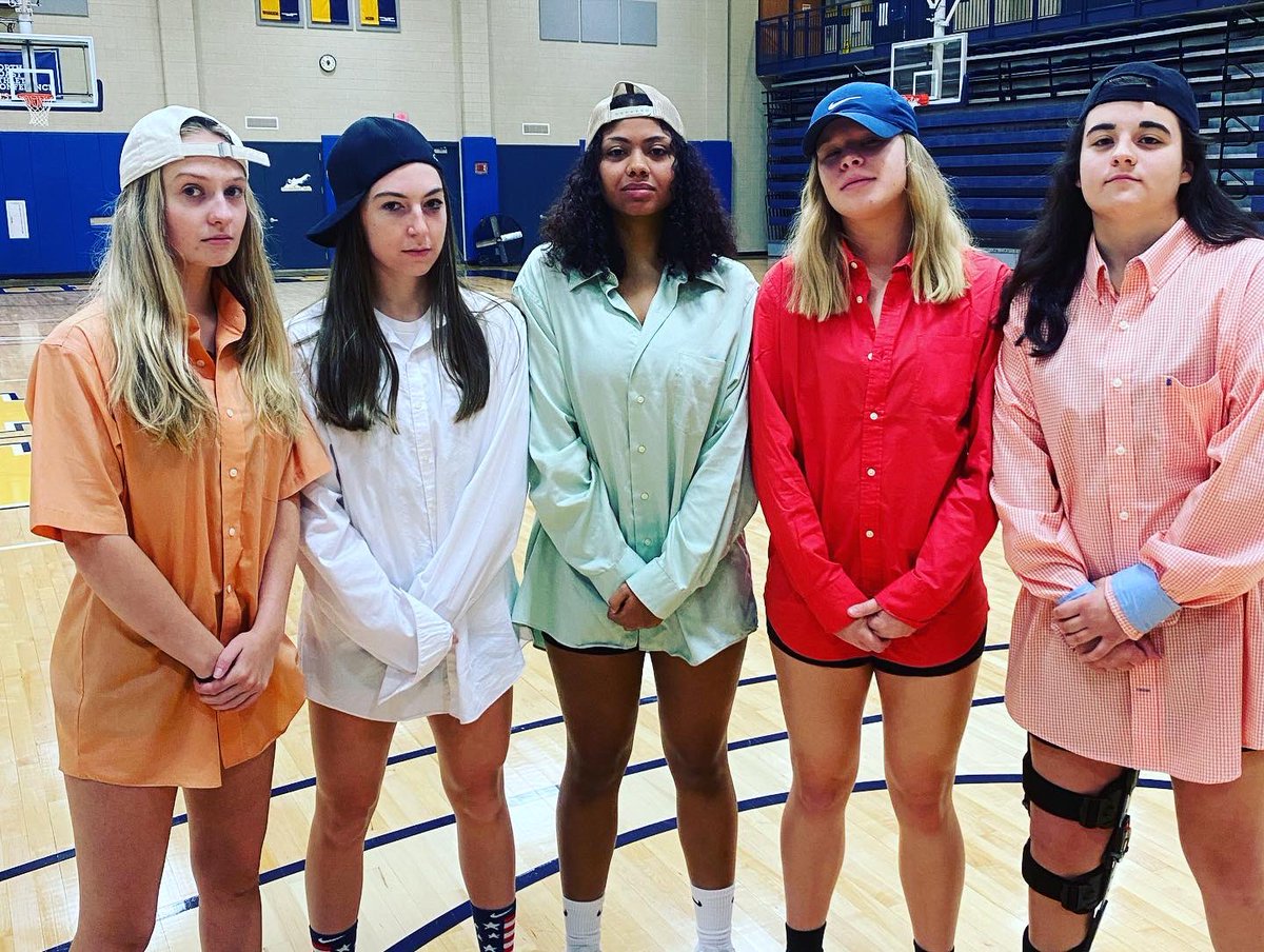 AlleghenyWBB's tweet photo. Everyone looked great!!! Shoutout to the senior class for being voted “best dressed.” 👵🏼 (our grannies still have game) https://t.co/tnx3mlSCUI
