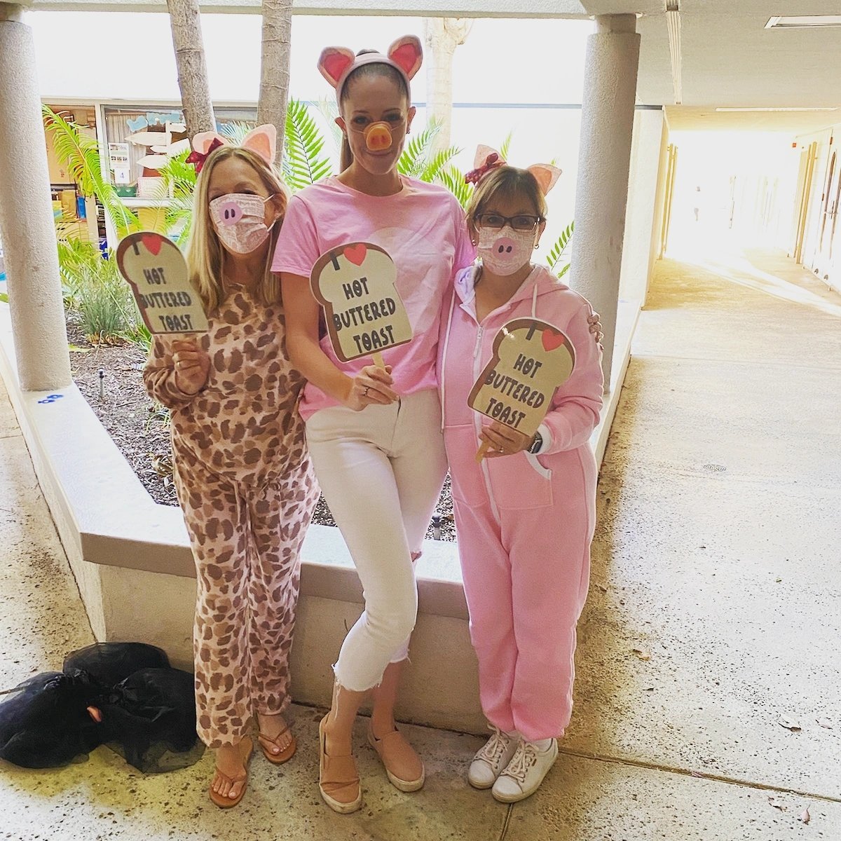 If there's one thing we know, it's that Mercy Watson LOVES.....hot buttered toast! 🐷🍞💗
<a href="/OakHillsCoyotes/">Oak Hills</a> <a href="/TCRWP/">TCRWP</a> #TeamOPUSD #OPShares #OHESCoyotes