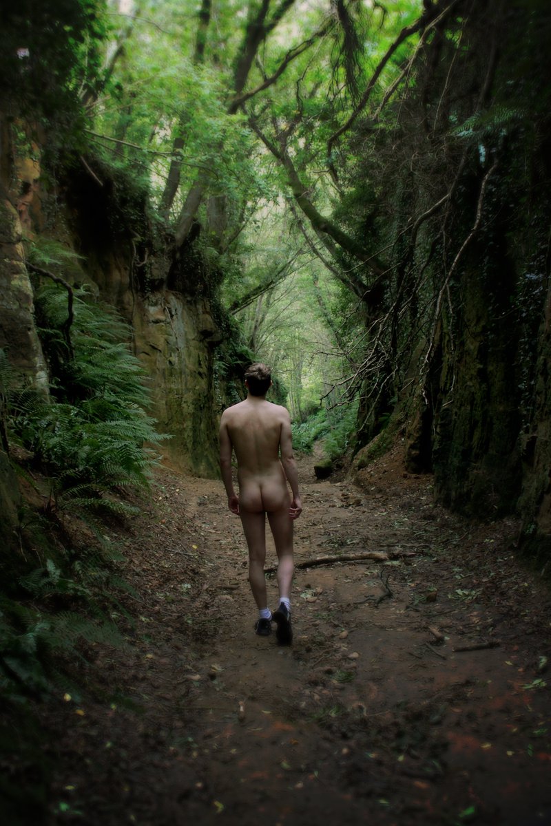 NkdAdventure's tweet photo. Had fun exploring this sunken lane/holloway in Dorset, makes for a very spooky adventure!👻
#naturism #nudism #naked #nakedadventures #nakedhike #nakedoutdoors
Photo Credit: @A_Gall3r https://t.co/x5dtt0PUAy