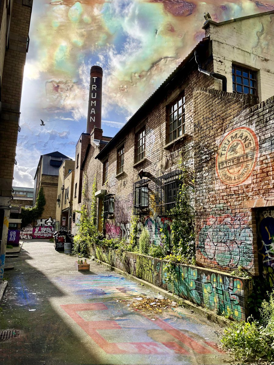 dbeattie22's tweet photo. ‘E1 for the Road’ The Truman chimney, the iconic East London landmark that towers over #BrickLane In its heyday, the brewery was considered the largest in the world but now the complex is a popular cultural centre. @GrimArtGroup #Spitalfieds #UrbanArt https://t.co/HcwbvXzo0l