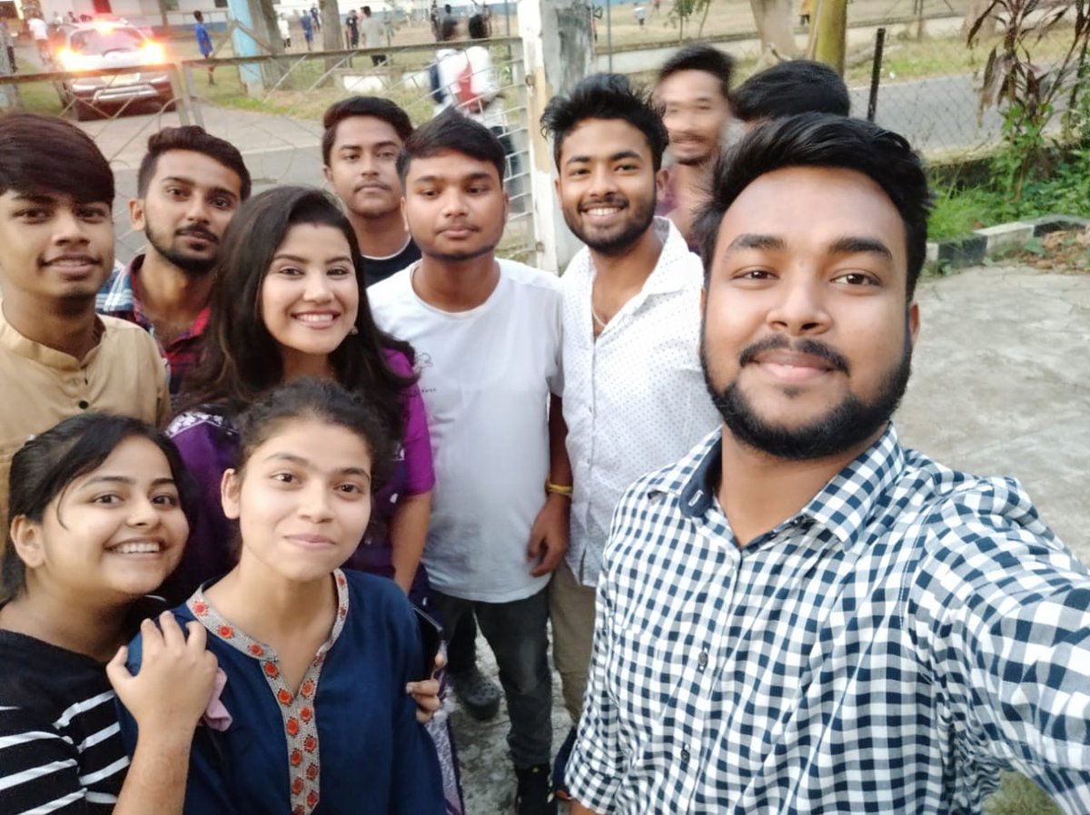 TusaBora's tweet photo. গুৱাহাটী বিশ্ববিদ্যালয়ৰ যোগাযোগ আৰু সাংবাদিকতা বিভাগৰ প্ৰাক্তন ছাত্ৰী তথা অসমৰ জনপ্ৰিয় অভিনেত্ৰী অমৃতা বাই আজি তাহানিৰ বিশ্ববিদ্যালয়ৰ স্মৃতি বিছাৰি আমাৰ বিভাগত উপস্থিত হয় আৰু লগতে বৰ্তমানৰ ছাত্ৰ ছাত্ৰী সকলৰ সৈতে বহু সময় মত বিনিময় কৰে। https://t.co/9fZwDowoca