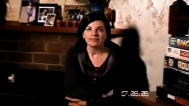 AddPalm's tweet image. หากชอบ "ร่างทรง" เธรดนี้ขอแนะหนังสารคดีปลอมที่ห้ามพลาดเด็ดขาด!

1. Lake Mungo - ตามถ่ายชีวิตของครอบครัวนึงที่พบว่าลูกสาวที่จมน้ำตายกลายเป็นผีมาวนเวียนในบ้าน! เป็นหนังที่จังหวะน่ากลัวที่น้อยๆนิ่งๆแต่ชวนติดตา การผูกปมเรื่องราวต่างๆก็ดีอีก แถมยังพูดถึง grief ได้เศร้าและรุนแรงมาก (1)