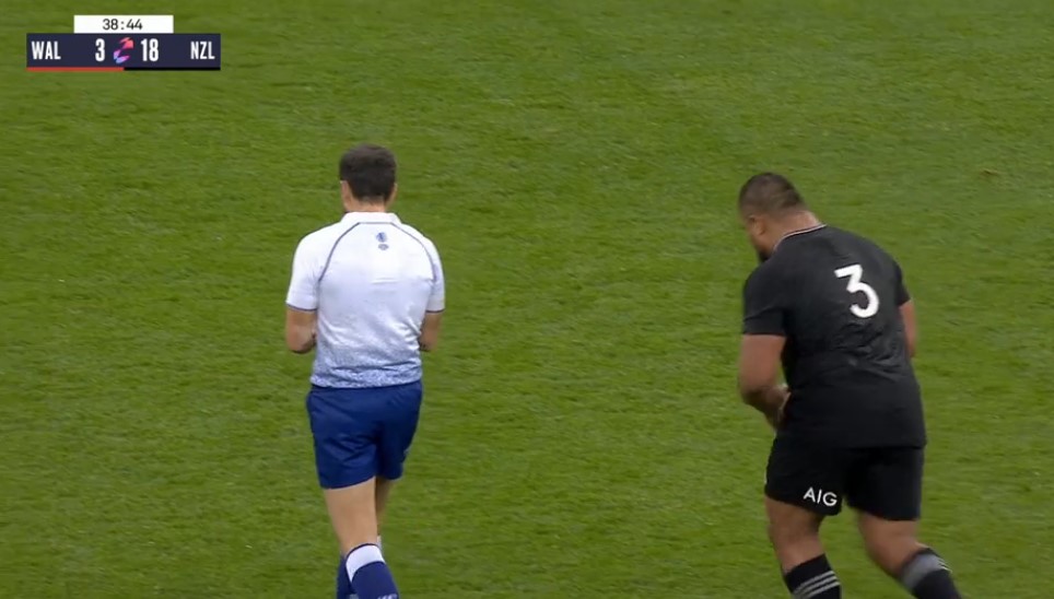 ScrumESPN's tweet image. Amarilla para Nepo #Laulala por impactar con su hombro la cabeza de Ross #Moriarty.

⏰ 39'. 🐲 3-18 🇳🇿

📺 dis.la/Amistoso_Gales…

#MiraloEnStarPlus
