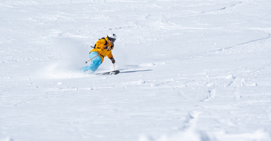 FreeHeel freight train, Jesse Leener chuggin’ down the powder tracks ❆
.
.
.
📍The American West 
<a href="/seasidejessbess/">Jesse Leener</a> / photo: <a href="/nyimaming/">nyima ming</a> 
#SpreadTelemark #FreeHeelLife #Ski #Alta #Utah #SkiUtah #West #WildWest #USA #FreightTrain #ProtectorsOfTheTurn