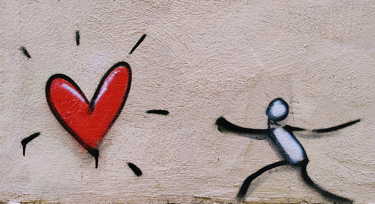 degene_rat_a's tweet photo. ✏️ Il #cuore non conosce la #distanza (Adelina Anil)

❤️ In genere segui di più la testa o il cuore?

👑 Exit/Enter, Senza titolo, 2021

🐀 #ExitEnter #streetartist #citazione #AdelinaAnil #StreetArt #Torino #arte #degenerata https://t.co/m9AWHIx2K6