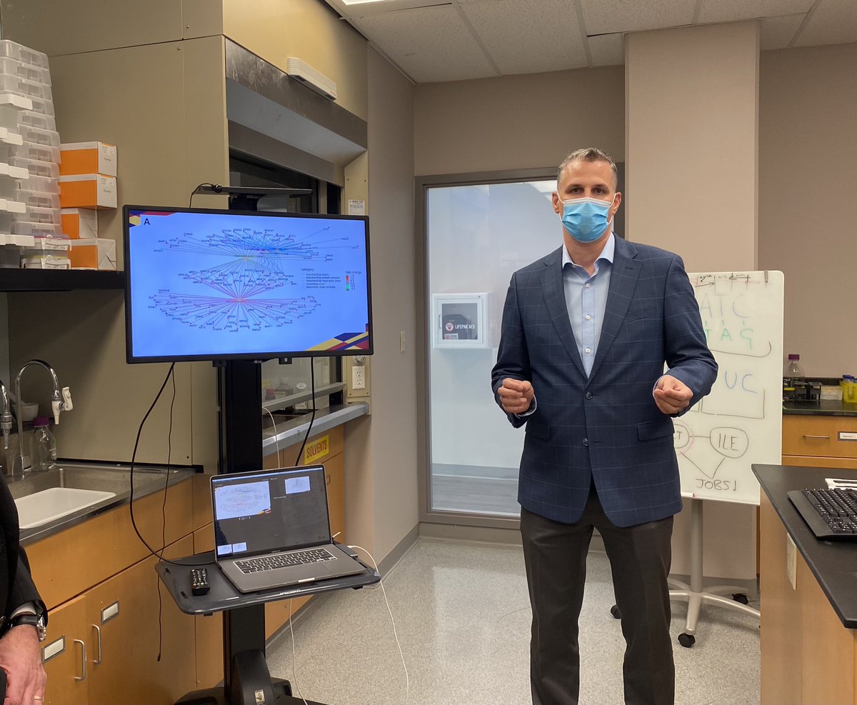 janephilpott's tweet photo. Thoroughly enjoyed another visit to see the inspiring researchers at @queensutime &amp; @QueensuCPU and to celebrate a $1 million gift from the W.J. Henderson Foundation &amp; the @QueensuDOM faculty physicians to support translational research. https://t.co/tagCzuW6mU