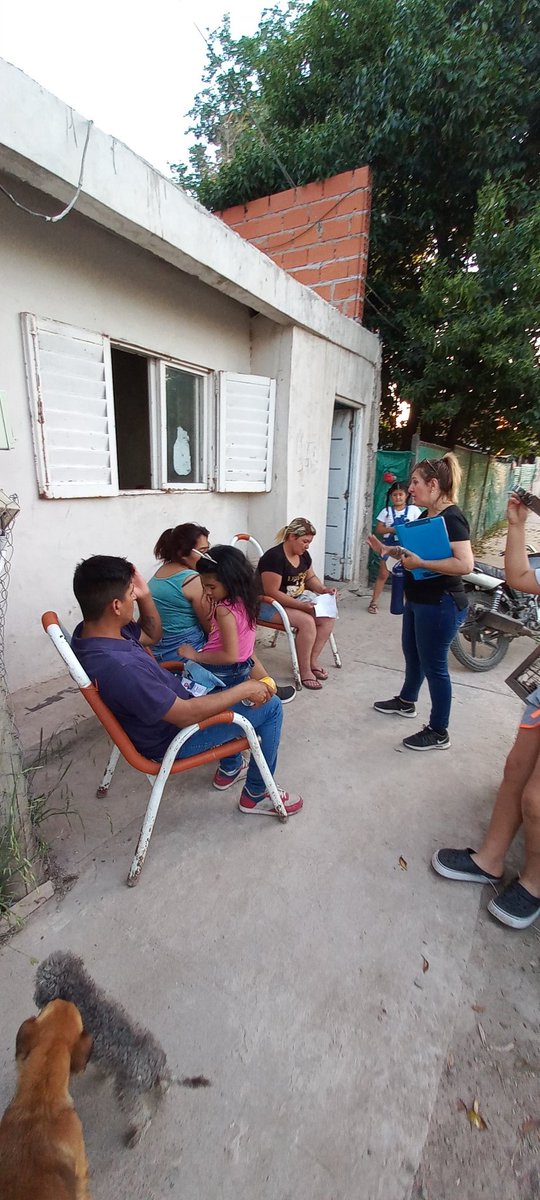 mabilopez03's tweet photo. Ayer por la tarde estuvimos en el B° #ElManzanar de #VillaRosa seguimos unidos en este camino de #VamosconVos llevando las propuestas/boletas hacia una transformación  real para l@s vecin@s. Gracias por su cariño🥰
#Lista508
@RandazzoF
@juanmoraco 
@PilarVamoscvos https://t.co/SnKZPSXYew