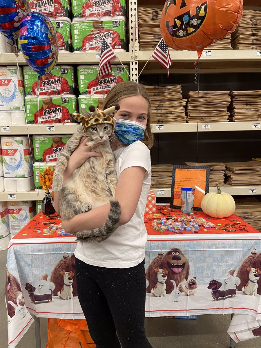 AllenBellHD's tweet photo. Lori did a GREAT job setting up a pet Halloween costume contest! It is an all day event so if you haven’t stopped in come on by. We even had a cat giraffe 🤣 @BrianLyonsHD @AngSully5678 @jjc6313 @HomeDepot https://t.co/NHm95Ou8YW