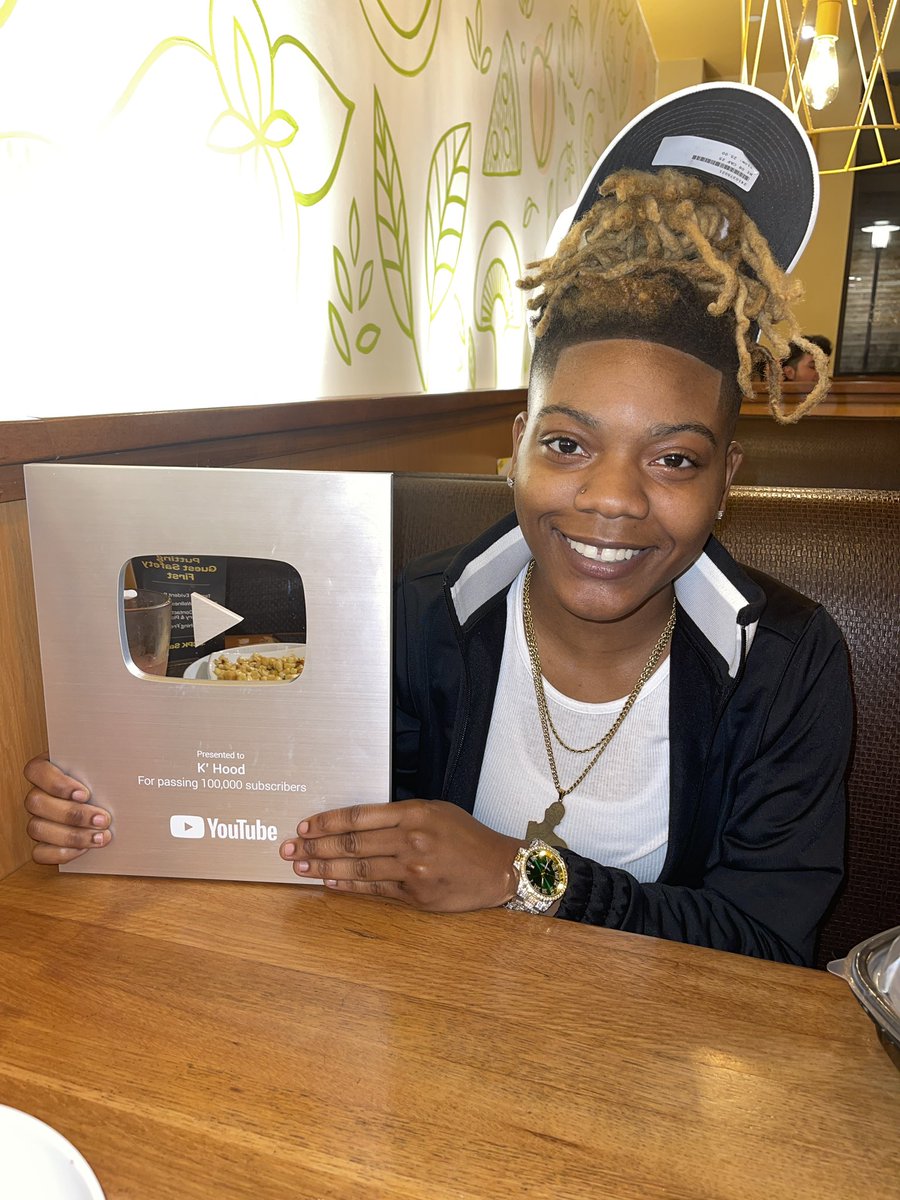 Rollitupk's tweet photo. MOMMA!!! DADDY!!! Look at what i did! 😭💙 #100ksubscribers #rollitupk https://t.co/GKGOW2TZW6