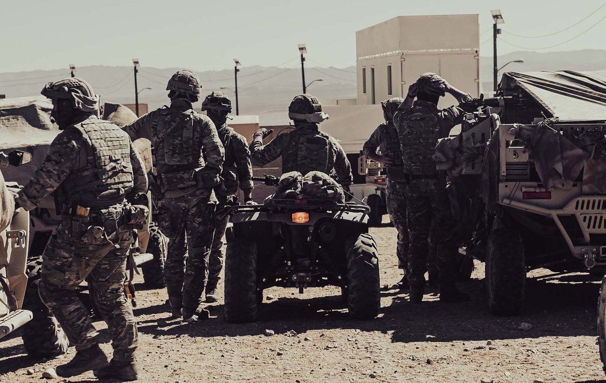 Roberto_yeager's tweet photo. #Commandos de los #RoyalMarines se entrenan en el desierto de #Mojave con sus contrapartes del #USMC y de Paises Bajos en el ejercicio #GreenDagger
https://t.co/52DWZ8v6XX
@REjercitos https://t.co/HQCfv03OXv