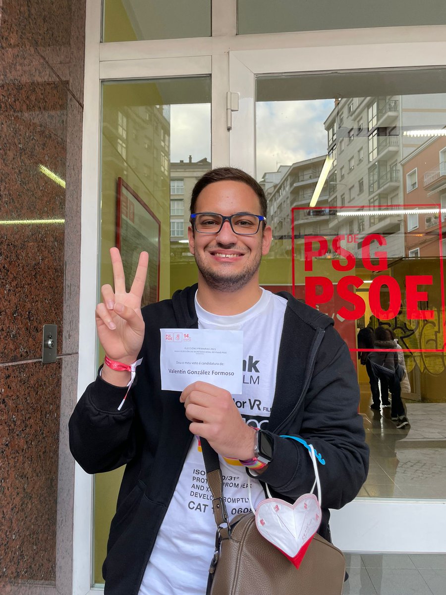 IviLosada14's tweet photo. Orgulloso de ter votado a @VGFormoso_PSOE para secretario xeral, nun proceso libre e democrático. #SumarParaAvanzar #EuConValentin #formosers ✌🏻 https://t.co/J0ENVbziS2
