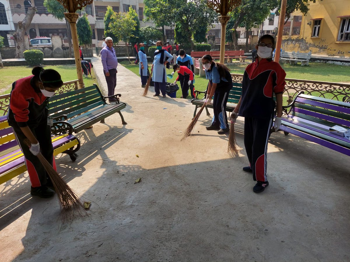dpsfbd19's tweet photo. Delhi Public School, Faridabad, in association with 1 HR Naval Unit, 4 HAR (G) BN NCC and 5 HAR BN NCC, conducted the Clean India Campaign on October 29, 2021. Cadets from the Navy and the Army wings actively participated in it.
#CleanIndia https://t.co/4sEp1WDvtI