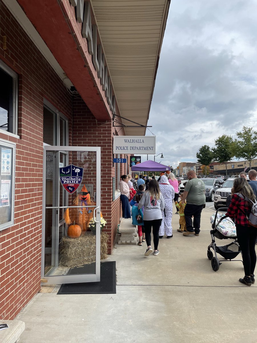 walhallapd's tweet photo. Stop by and see us!  https://t.co/ycAepdv59I https://t.co/iNe7bEjuPl