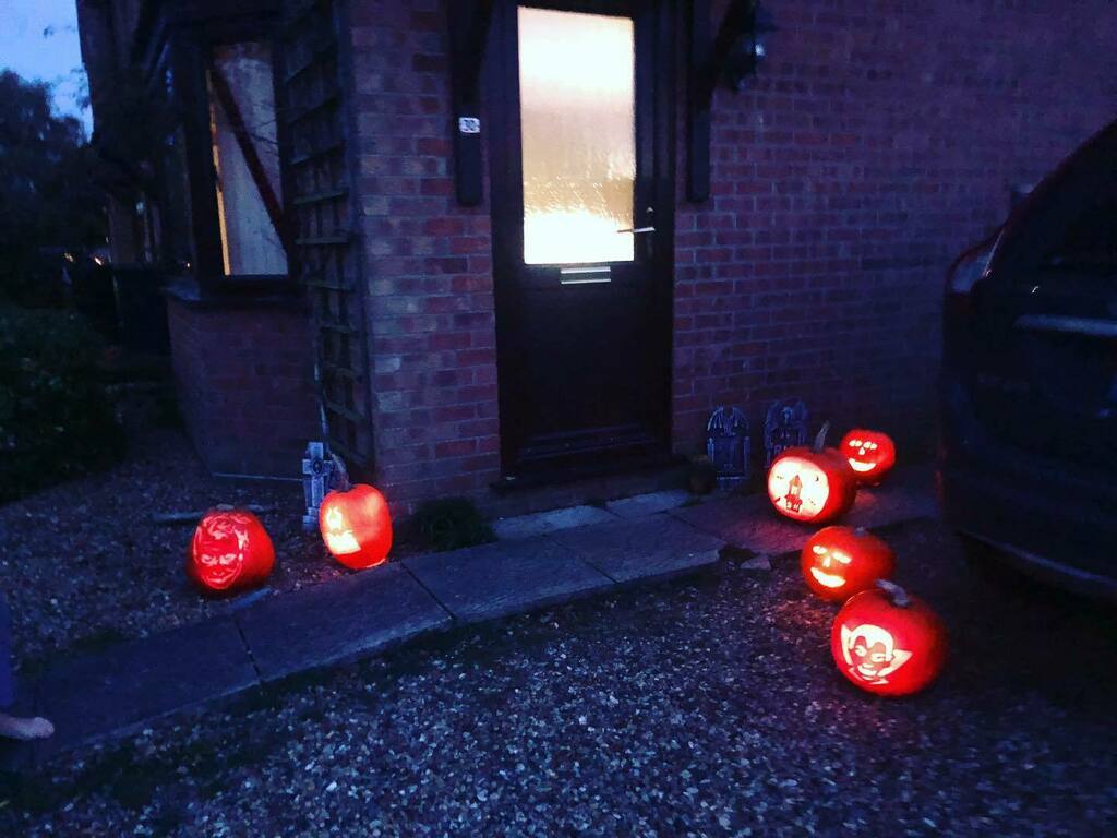 Pumpkins carved and ready to go! Roll on tomorrow night!
.
.
.
.
#bearded #beardgang #trickortreat #beardlove #beardedmen #beardstyle #beardlife #beardsofinstagram #instabeard #epilepsywarrior #dad #instagood #instadaily #epilepsyawareness #dadbod #beard… instagr.am/p/CVqTXhUtQG_/
