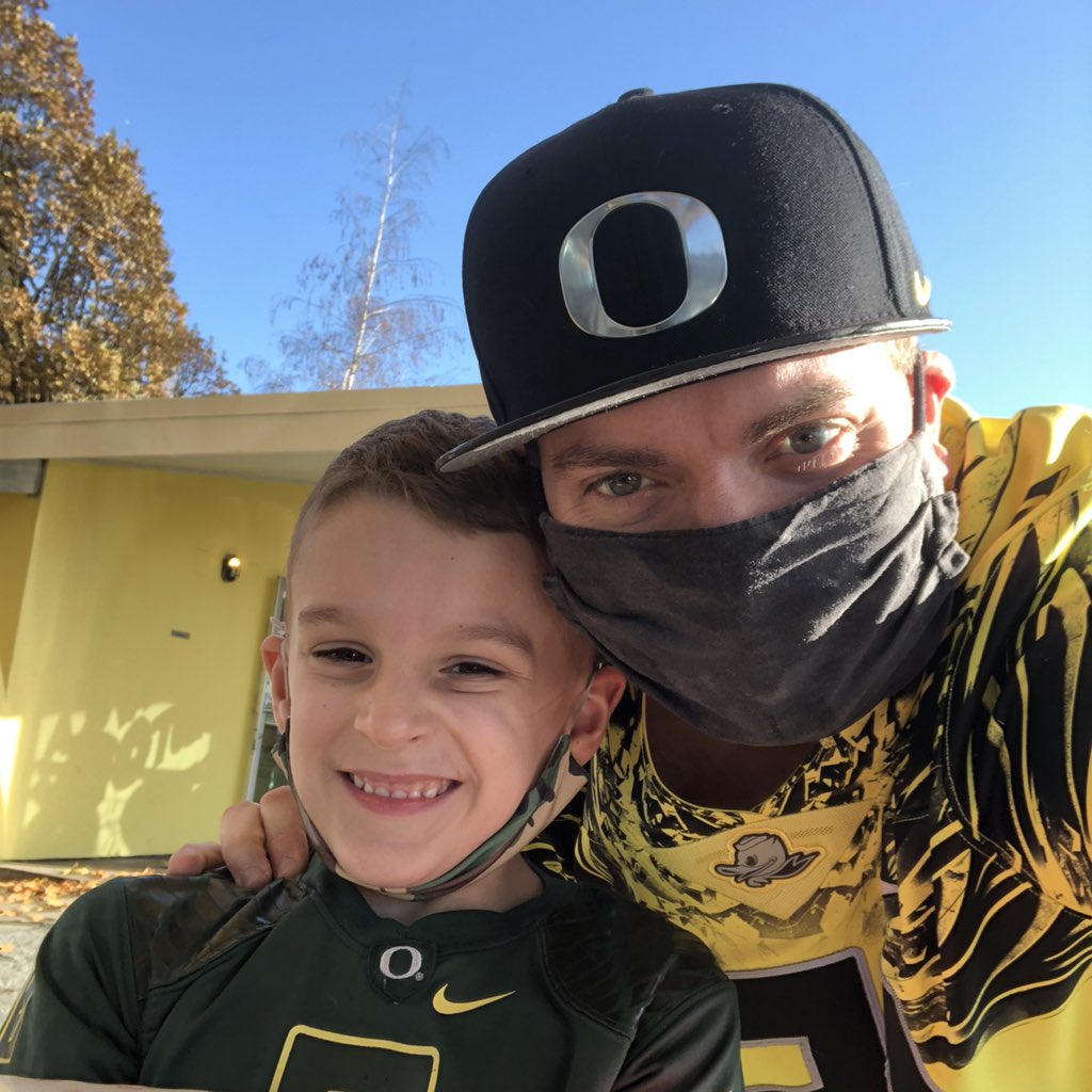 ConradicalOne's tweet photo. @siracchapman @georgewrighster @SportsChat503 @Mattyford01Ford @stromio1 @BigBoi @DuckJuiceDixon @badgordie1 @DatGreenblatt @JonahNHenderson @nikestore @oregonfootball @TheDuckStore LFG its #howigameday #goducks #youknowwhatitis
🐝🐝🐝🐝
🖤💛🖤💛
🏈🌤🦆🦬

https://t.co/8pck3m17uv https://t.co/sF3LG98RBa