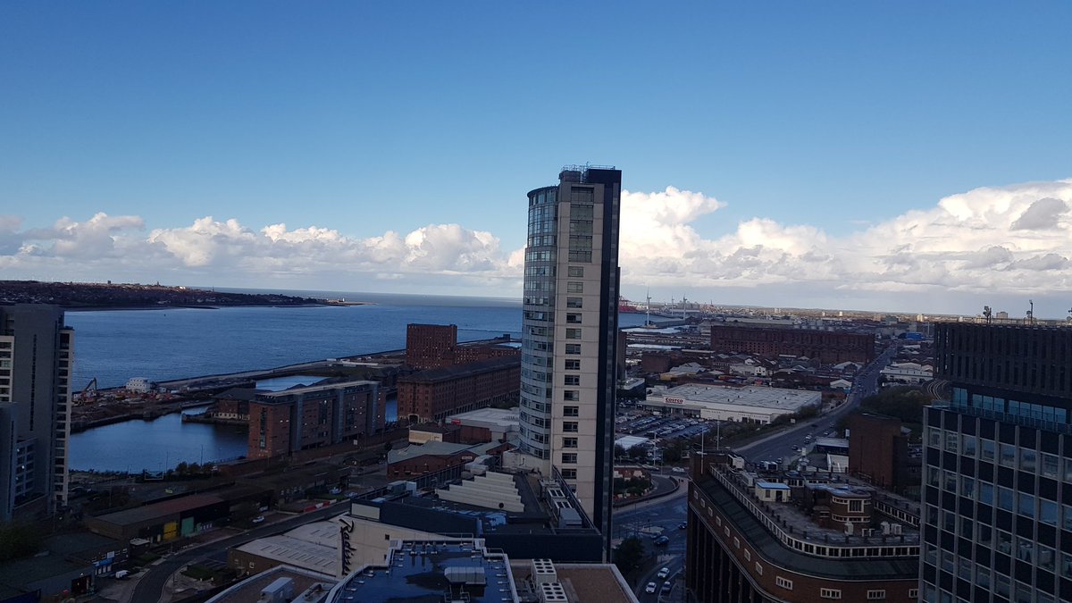 MissEmyC's tweet photo. #Liverpool #360bar #oldhallstreet #views @AlanBennettVMB Birthday drinks todays 🥂🥳💏🎂x https://t.co/PTQp7Di0rn
