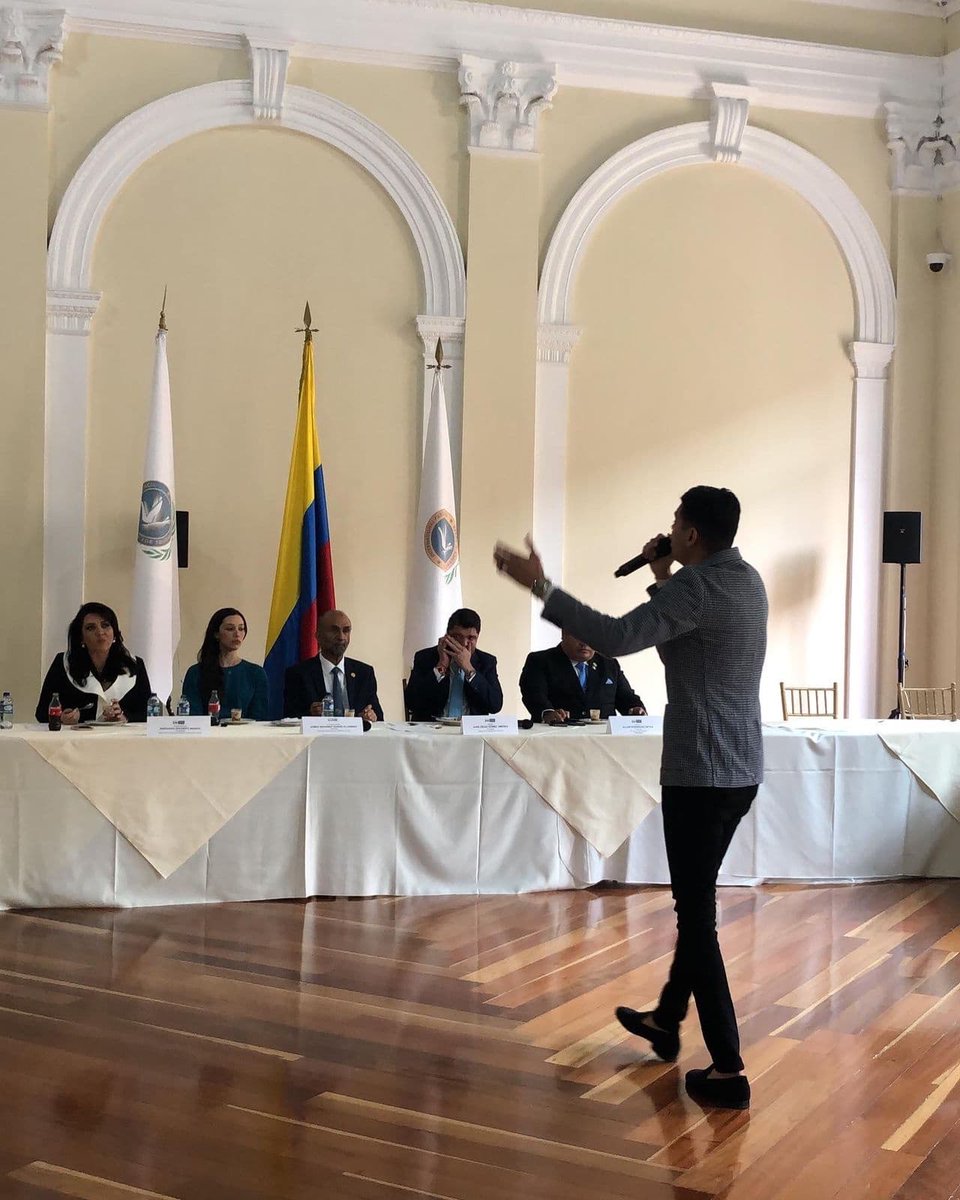 Intervallenato's tweet photo. Con su canto vallenato @jimmysaurith1 engalanó al Congreso de la República en el marco de una programación especial con la llegada de integrantes del Parlamento Internacional para la Tolerancia y Paz. 

El artista prepara gira internacional para Alemania y Canadá.

#JimmySaurirh https://t.co/gNnrhkvQp9