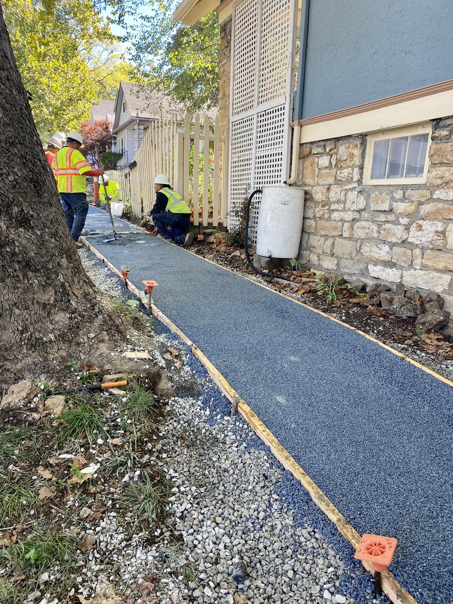 Rubber sidewalk going in at 41st &amp; Kenwood as part of a pilot project to test out new materials &amp; repair techniques! Made of 100% recycled materials &amp; installed around tree roots.  #KCMO